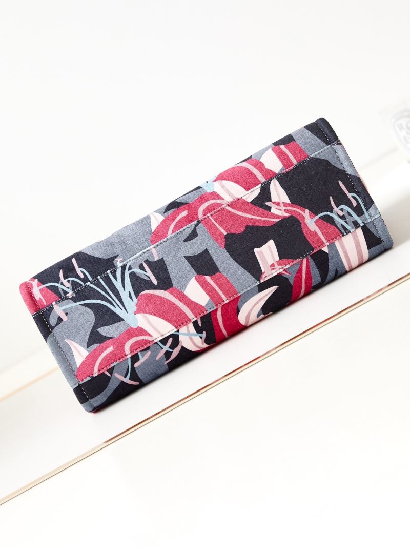 Ch**el shopping bags